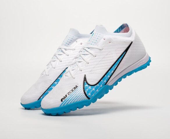 Футбольная обувь NIke Mercurial Vapor XV TF белые